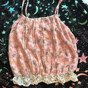 Cute butterfly top with lace at the bottom